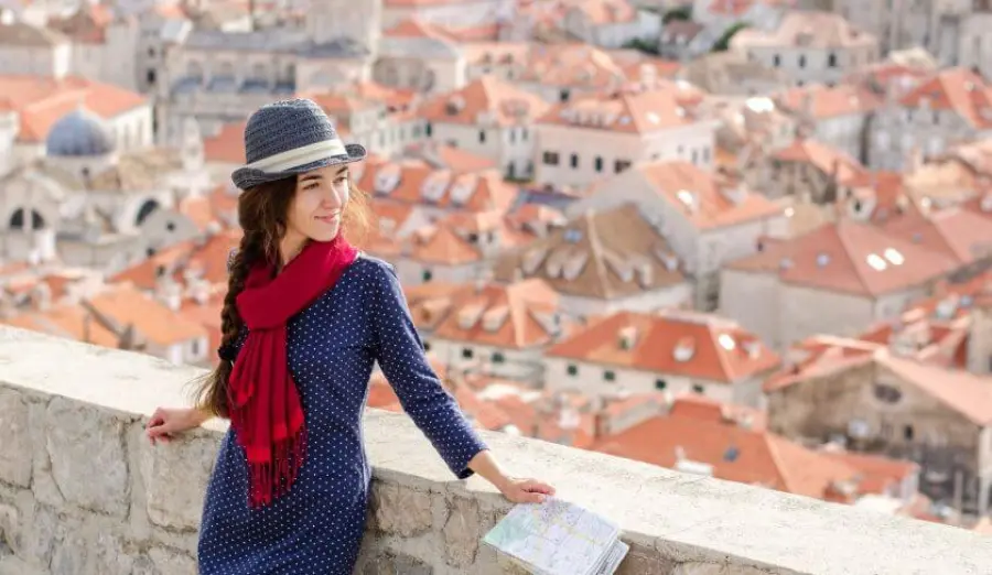 Come sopravvivere in una città straniera quando sei solo