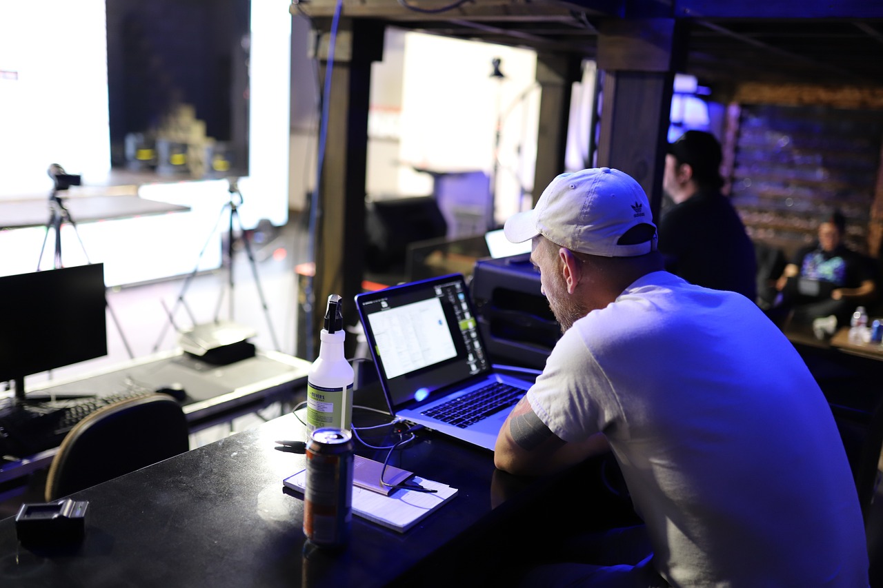 Come trasformare una location vuota in uno spazio scenico